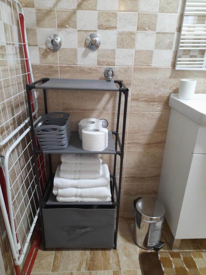 Studio Apartments Adian Korenica Εξωτερικό φωτογραφία