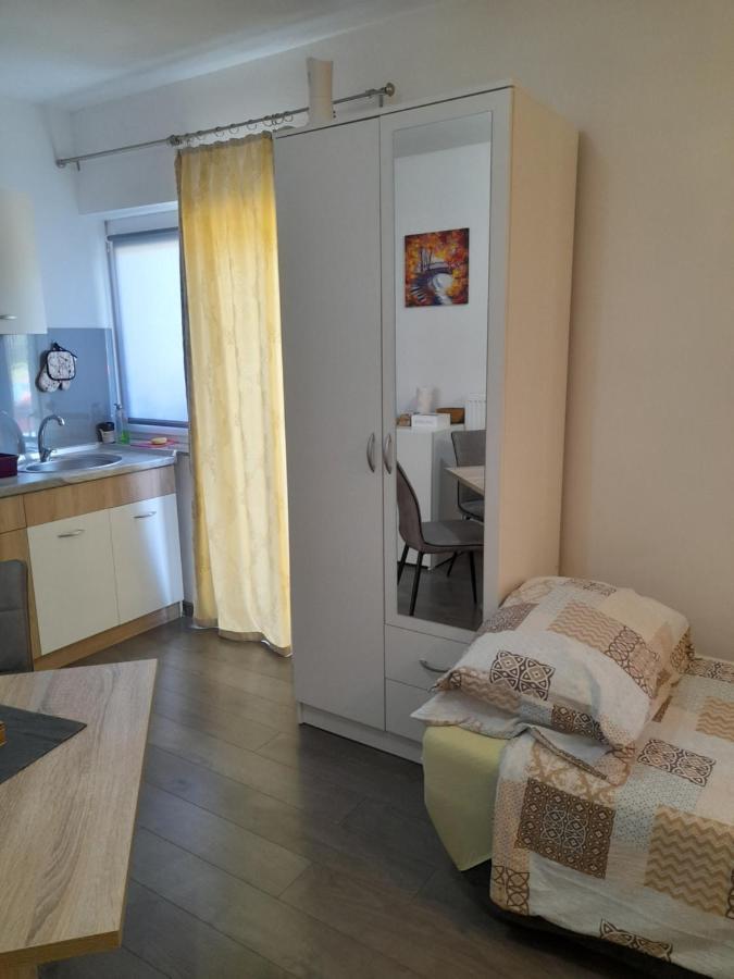 Studio Apartments Adian Korenica Εξωτερικό φωτογραφία